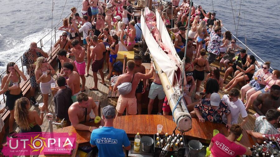 Tenerife: Boat Party with Open Bar and DJs - The west coast route and swim stop