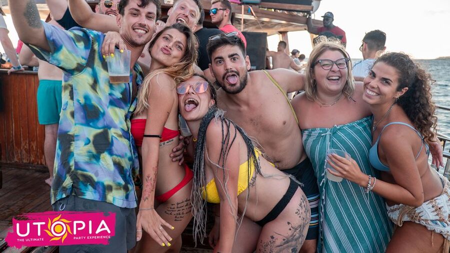 Tenerife: Boat Party with Open Bar and DJs - Meeting at Black Pearl Café in Puerto Colón