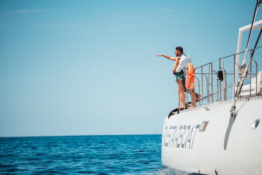Tenerife: Catamaran Cruise with Brunch and Unlimited Drinks - Standard seating or a VIP bed?