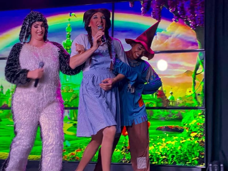 Tenerife: MHT - Music Hall Tavern Comedy Drag Dinner Show - Arriving at Karting Las Americas