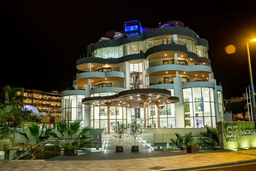 Tenerife: Scandal Dinner Show Entry Ticket and 5-Course Meal - Is $106 a fair price?