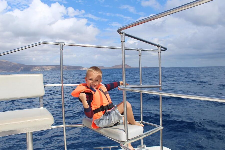 Tenerife: Sunset Catamaran Tour with Transfer, Buff & Drinks - The sunset return along Tenerife’s south coast
