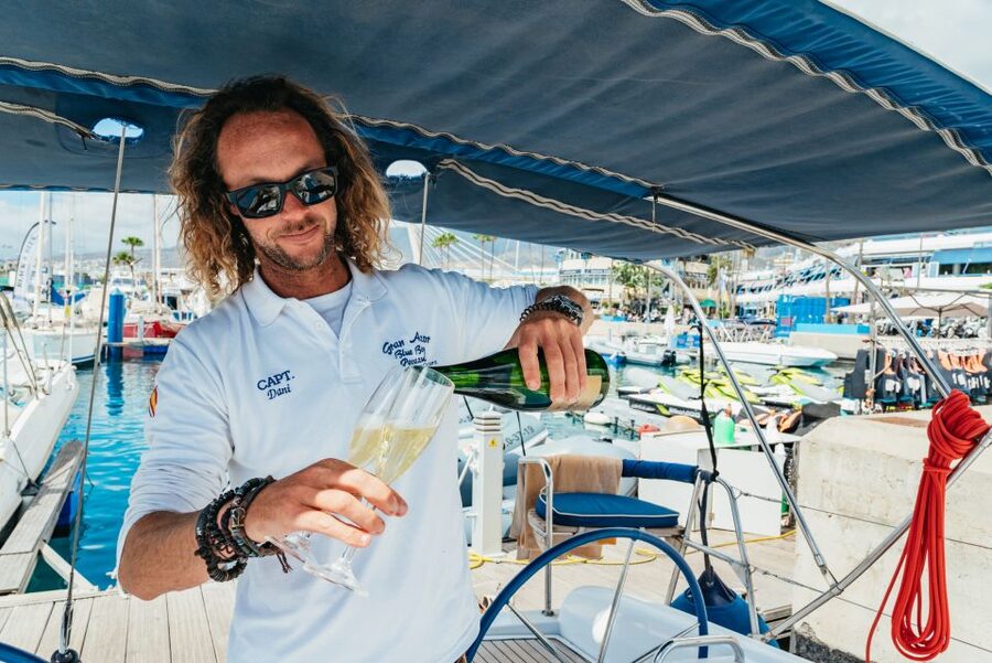 Tenerife: Whale & Dolphin Watching with Drinks and Snacks - From Puerto Colón to open water