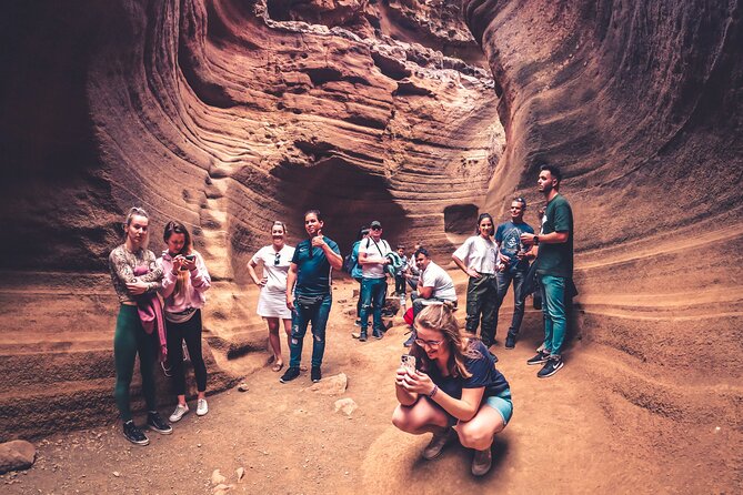 The Red Canyon Tour - Small Group Trip with Local Food Tasting ツ - The Red Canyon Tour at a glance
