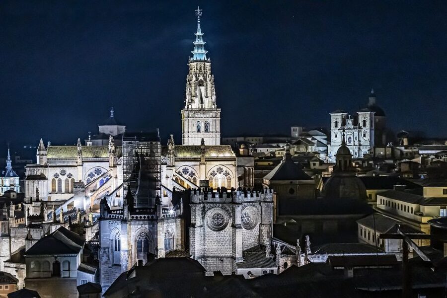 Toledo: Cathedral Tour with a Local Guide - Which guides make the experience work best