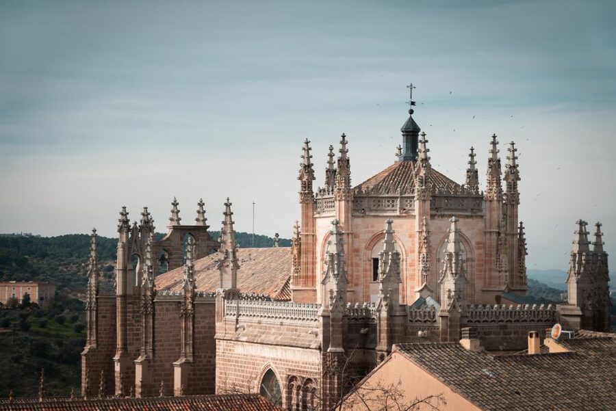 Toledo: Guided Monument Walking Tour with Wristband Pass - San Juan de los Reyes and the Catholic Monarchs