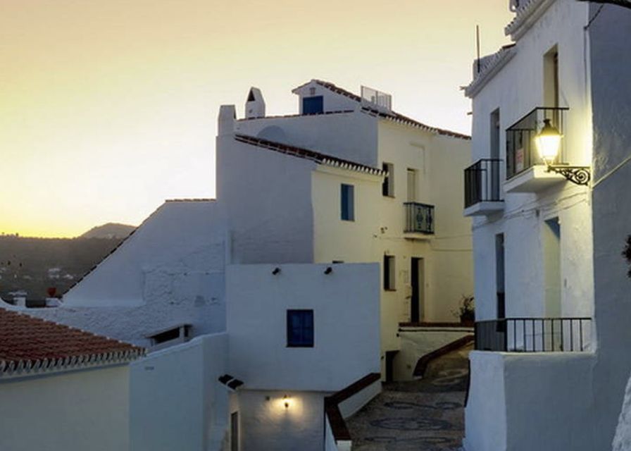 Torremolinos/Benalmadena: Nerja Caves Tour with Frigiliana - How the transport and timing work
