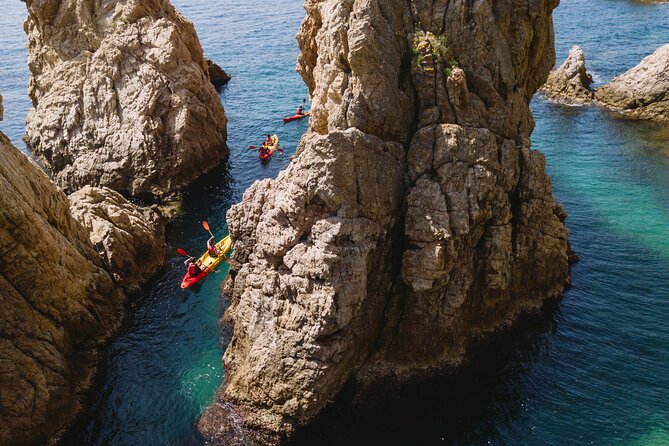 Tossa de Mar: Kayak & Snorkel Tour with Paella from Barcelona - Exploring Tossa’s Villa Vella and lighthouse