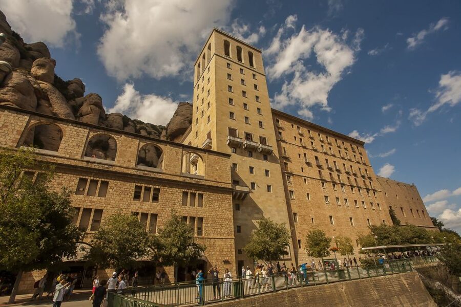 Tot Montserrat: Transport, Museum Tickets, and Lunch - What the Tot Montserrat ticket really gives you