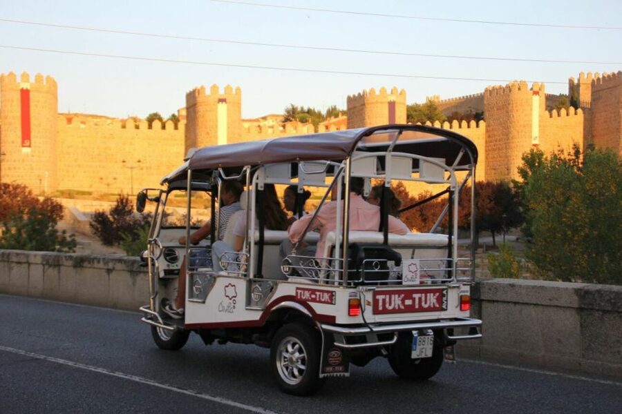 Tour Guiado En Tuk Tuk Recorre Avila De La Forma Mas Comoda - Why a tuk tuk works well in Ávila
