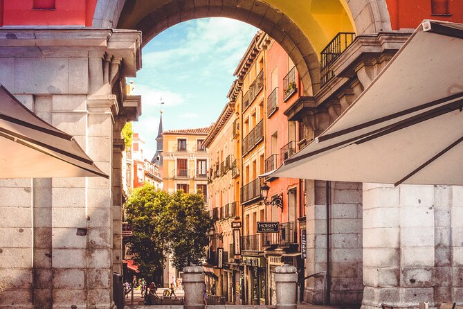 Tour "Madrid of the Austrias" | Old Town ❤️ - Plaza Mayor brings the grand scale