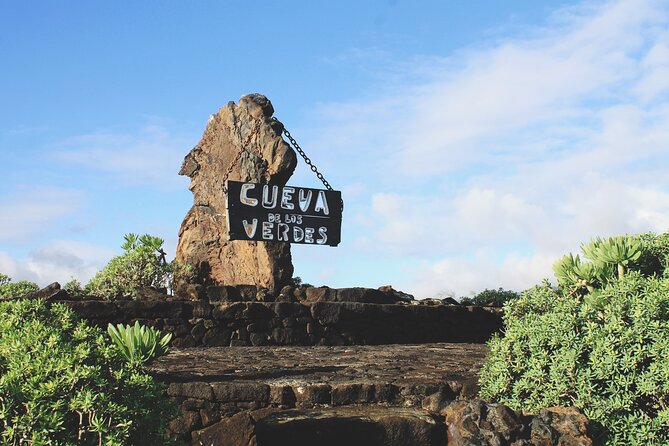 Tour to Timanfaya, Jameos del Agua, Cueva de los Verdes and viewpoint from the cliff - Haría and the palm-filled north