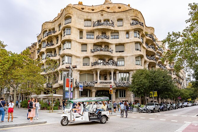 Tour Welcome Barcelona with Local Guide in Eco Tuk Tuk Private - The guides make the difference