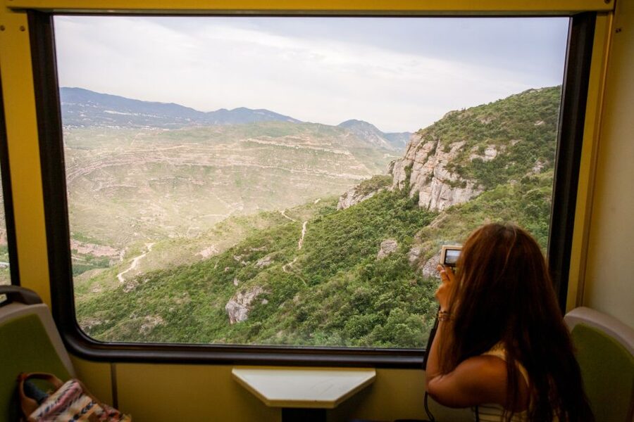 Trans Montserrat: Return Ticket and Audiovisual Exhibit - Collecting your ticket at Plaça Catalunya