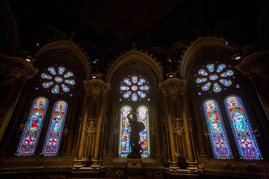 Trans Montserrat: Return Ticket and Audiovisual Exhibit - Reaching the monastery and basilica