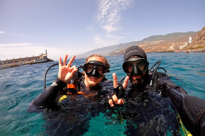 Try Dive - PADI Discover Scuba Diving in Tenerife - Entering Tenerife’s sea with an instructor