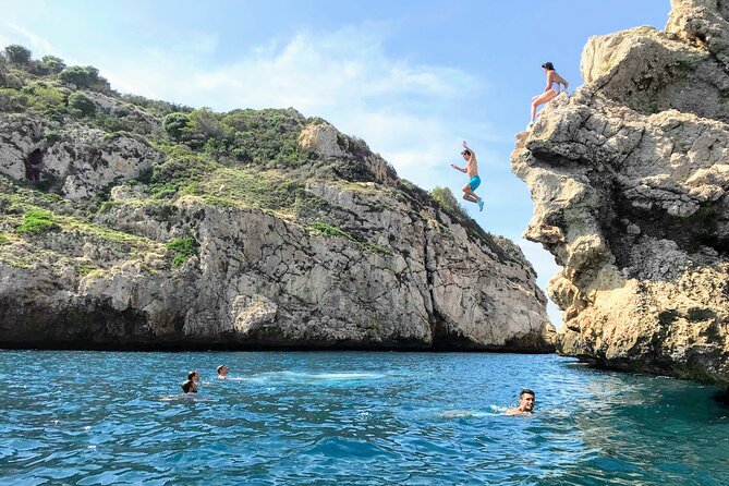 Uncharted Marine Reserve Cave, Snorkel & Cliff Jumping Kayak Tour - The Guides Make the Difference