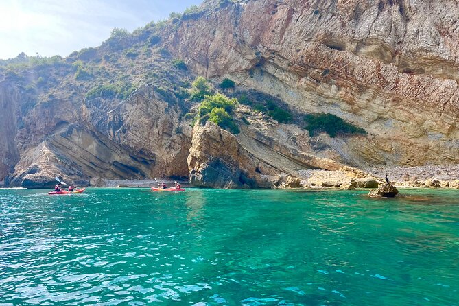 Uncharted Marine Reserve Cave, Snorkel & Cliff Jumping Kayak Tour - Family Suitability and Fitness