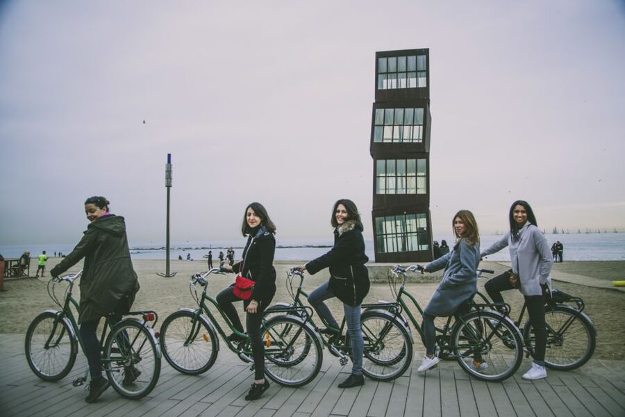 Unusual Barcelona Bike Tour in French - Bikes, comfort, and family arrangements