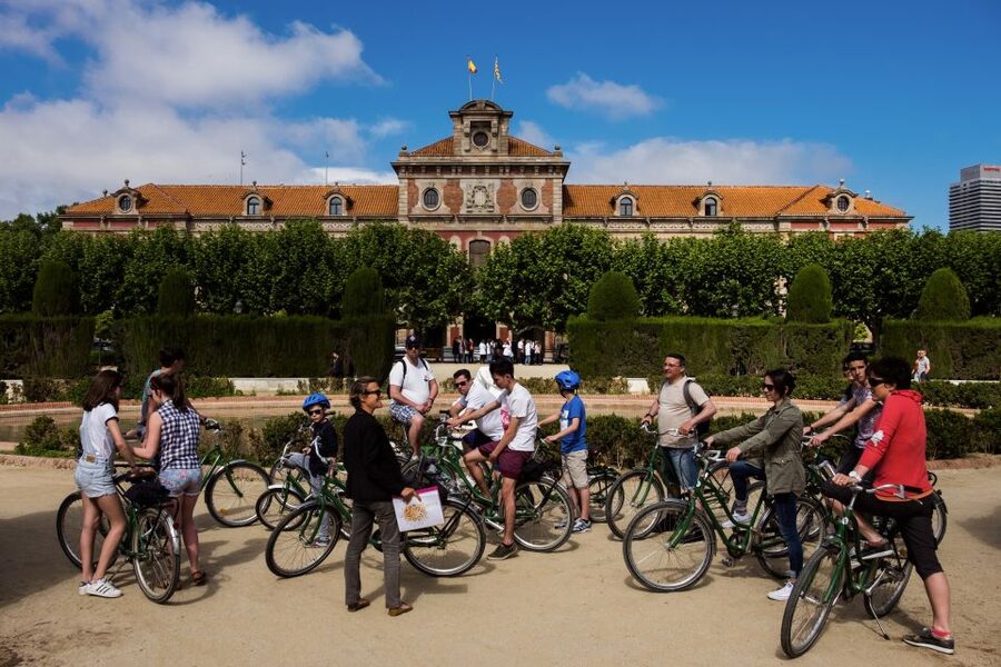 Unusual Barcelona Bike Tour in French - Who should book this ride