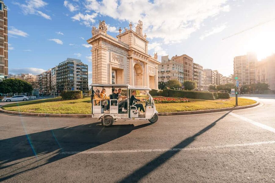 Valencia: 2-hour City Highlights Guided Tuk-Tuk Tour - Mercado de Colón and Valencia’s central city life