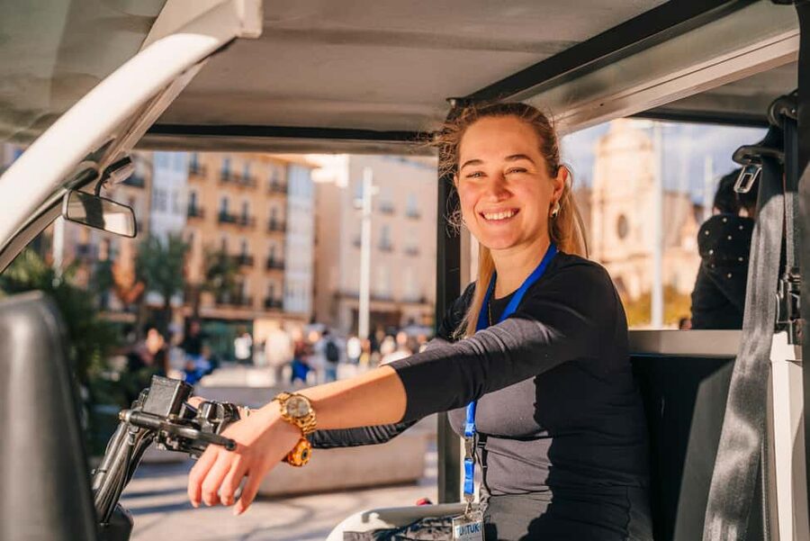 Valencia: 2-hour City Highlights Guided Tuk-Tuk Tour - What the private guide adds