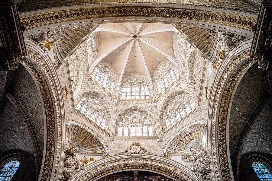 Valencia: Cathedral, St Nicholas, and Lonja de la Seda Tour - Pace, crowds, weather, and comfort