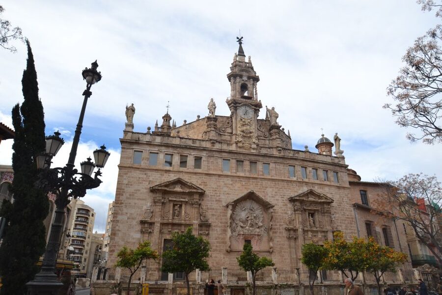 Valencia: Cathedral, St Nicholas, and Lonja de la Seda Tour - Lonja de la Seda, Valencia’s Gothic trading center
