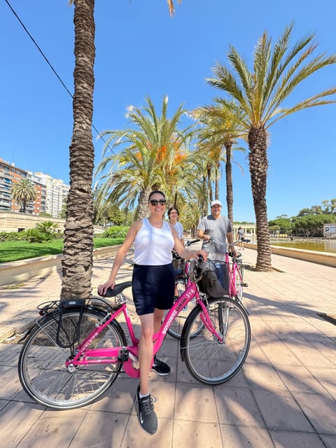 Valencia: City Highlights Guided Bike Tour - Guides, group size, and the feel of the ride