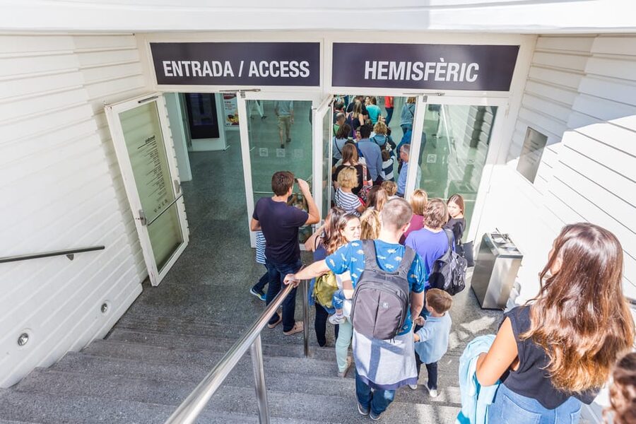 Valencia: City of Arts and Science 3D Movie at Hemisfèric - Why the Hemisfèric is worth seeing before the movie