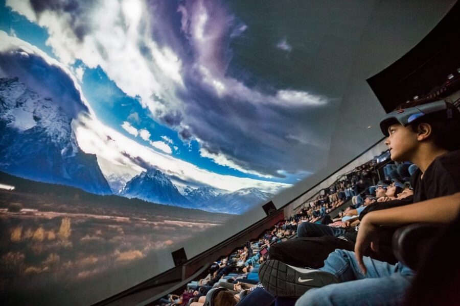 Valencia: City of Arts and Science 3D Movie at Hemisfèric - Language, sound, and the viewing experience