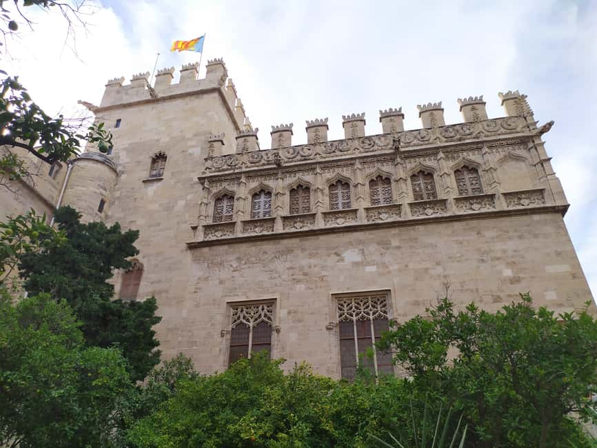 Valencia: City Walking Tour with Top Attractions - ITALIAN - Plaza de la Reina, the Cathedral, and Micalet
