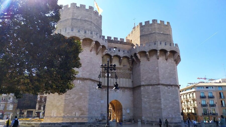 Valencia: City Walking Tour with Top Attractions - ITALIAN - A look at the Ceramics Museum