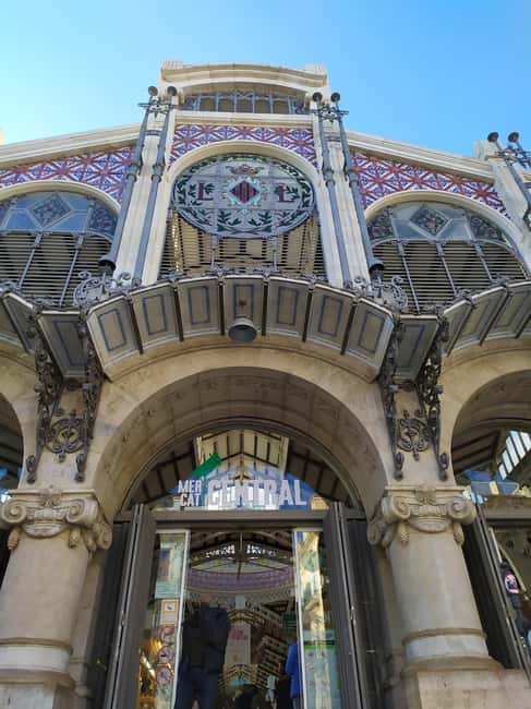 Valencia: City Walking Tour with Top Attractions - ITALIAN - Town Hall Square and modern Valencia