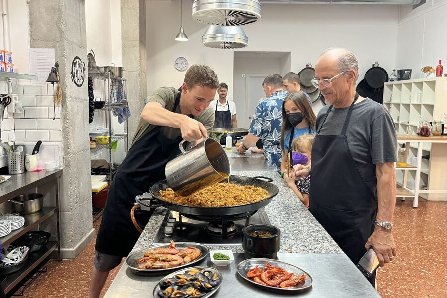Valencia: Evening Guided Paella Workshop, Tapas, and Drinks - The cooking lesson: practical skills you can use at home