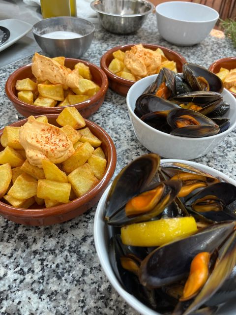 Valencia: Evening Guided Paella Workshop, Tapas, and Drinks - Timing, location, and what to know before booking