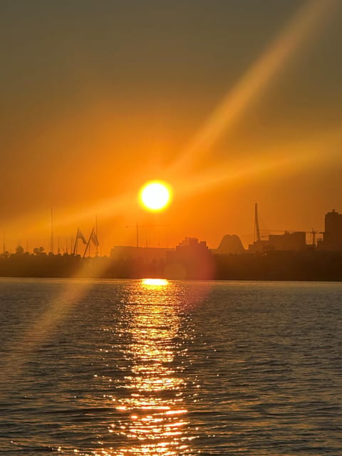 Valencia: Exclusive Sunset Cruise with Drink - Sunset Views and Photo Opportunities