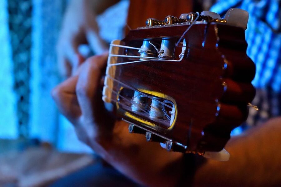 Valencia: Flamenco at Toro y La Luna with optional Dinner - Why the small room changes the show