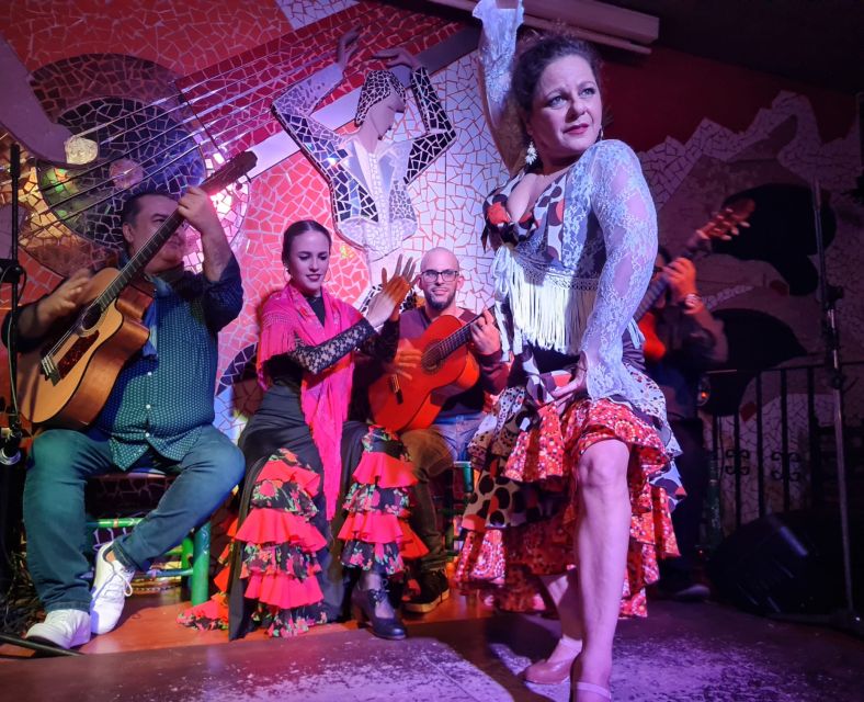 Valencia: Flamenco at Toro y La Luna with optional Dinner - The show can last longer than planned
