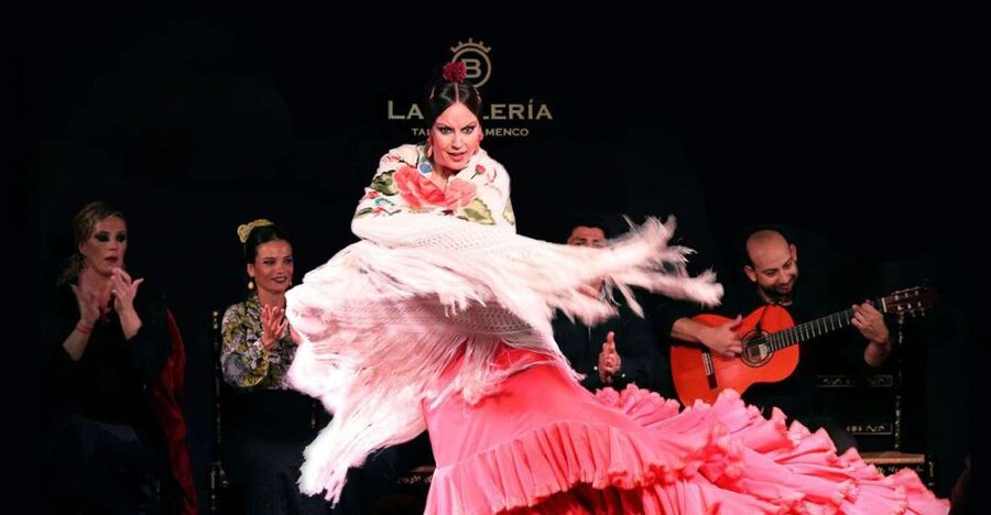 Valencia: Flamenco Show with Dinner at La Bulería - What the La Bulería evening feels like
