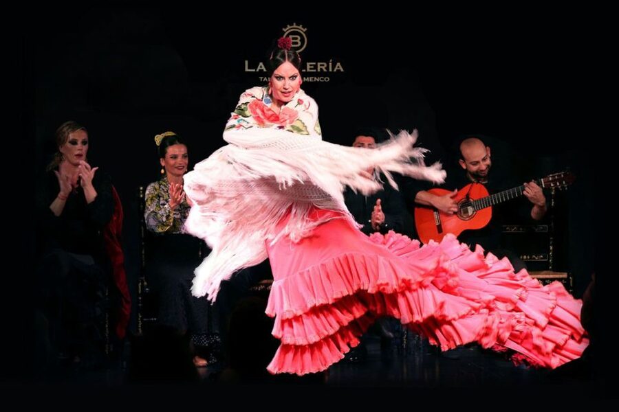 Valencia: Flamenco Show with Dinner at La Bulería - Arriving at Carrer del Bisbe Jaume Pérez 24