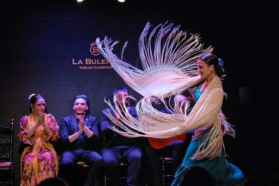 Valencia: Flamenco Show with Dinner at La Bulería - The dinner schedule from 8:00 PM