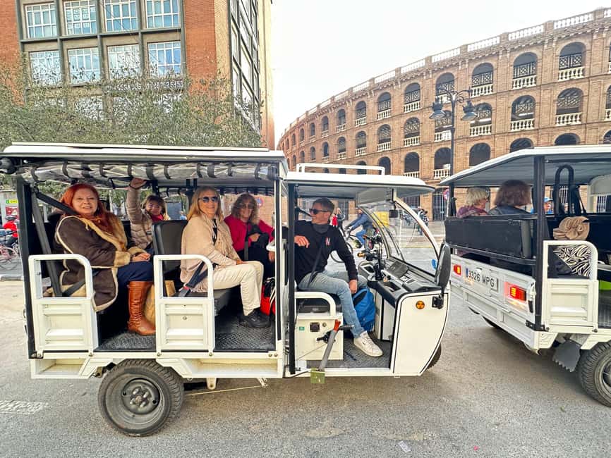 Valencia: Full Tuk Tuk Tour 2H - What the guide adds to the ride