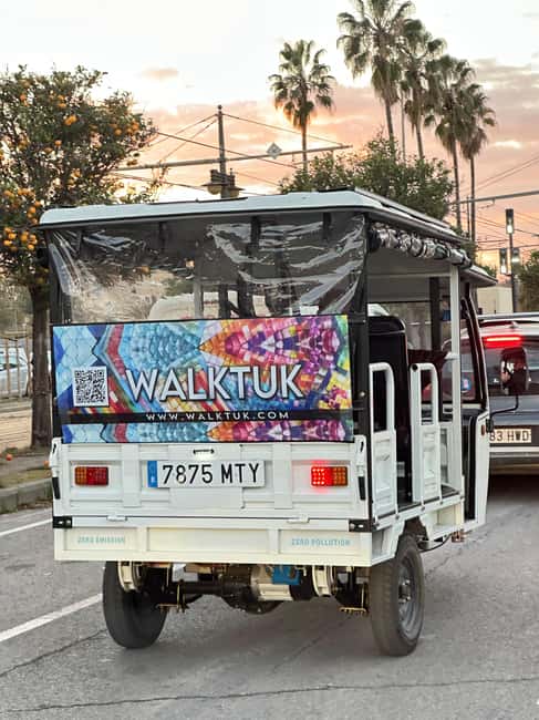 Valencia: Full Tuk Tuk Tour 2H - From Serranos Towers to the old city walls