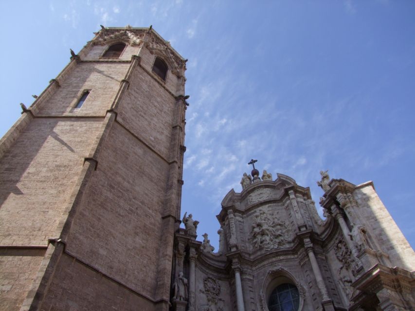 Valencia: Historical Walking Tour - Finding Plaza Redonda among the old lanes