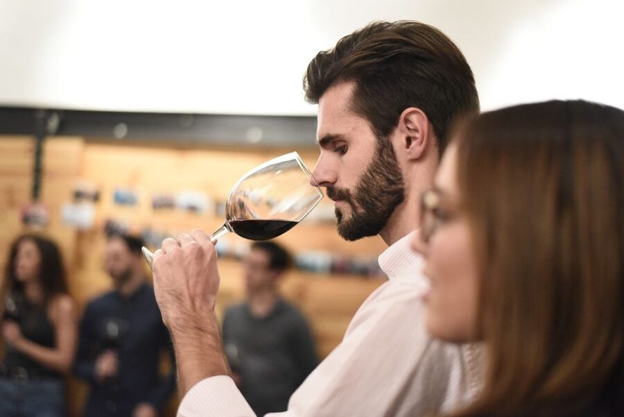 Valencia: Old Town Tour, Wine & Tapas in an 11th c. Monument - Regional wines from Valencia and Requena