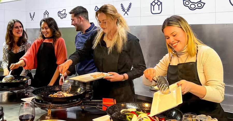 Valencia: Paella Cooking Class with Central Market Tour - Key points to know before booking