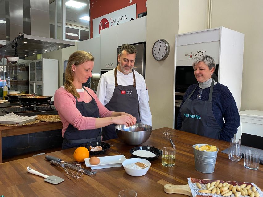Valencia: Paella Workshop and Algiros Market Visit - Tortilla española and the art of the flip