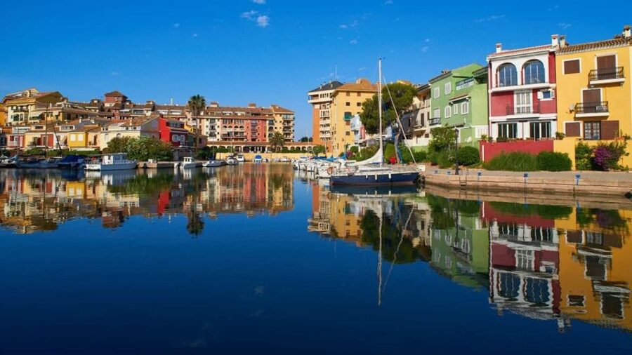 Valencia: Port Saplaya Boat Tour with Free Drink & Swimming - The guide can shape the whole mood
