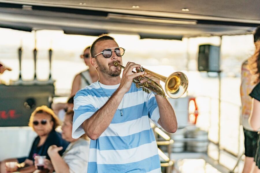Valencia: Sunset or Daytime Catamaran Cruise with Drink - Who will enjoy this most?